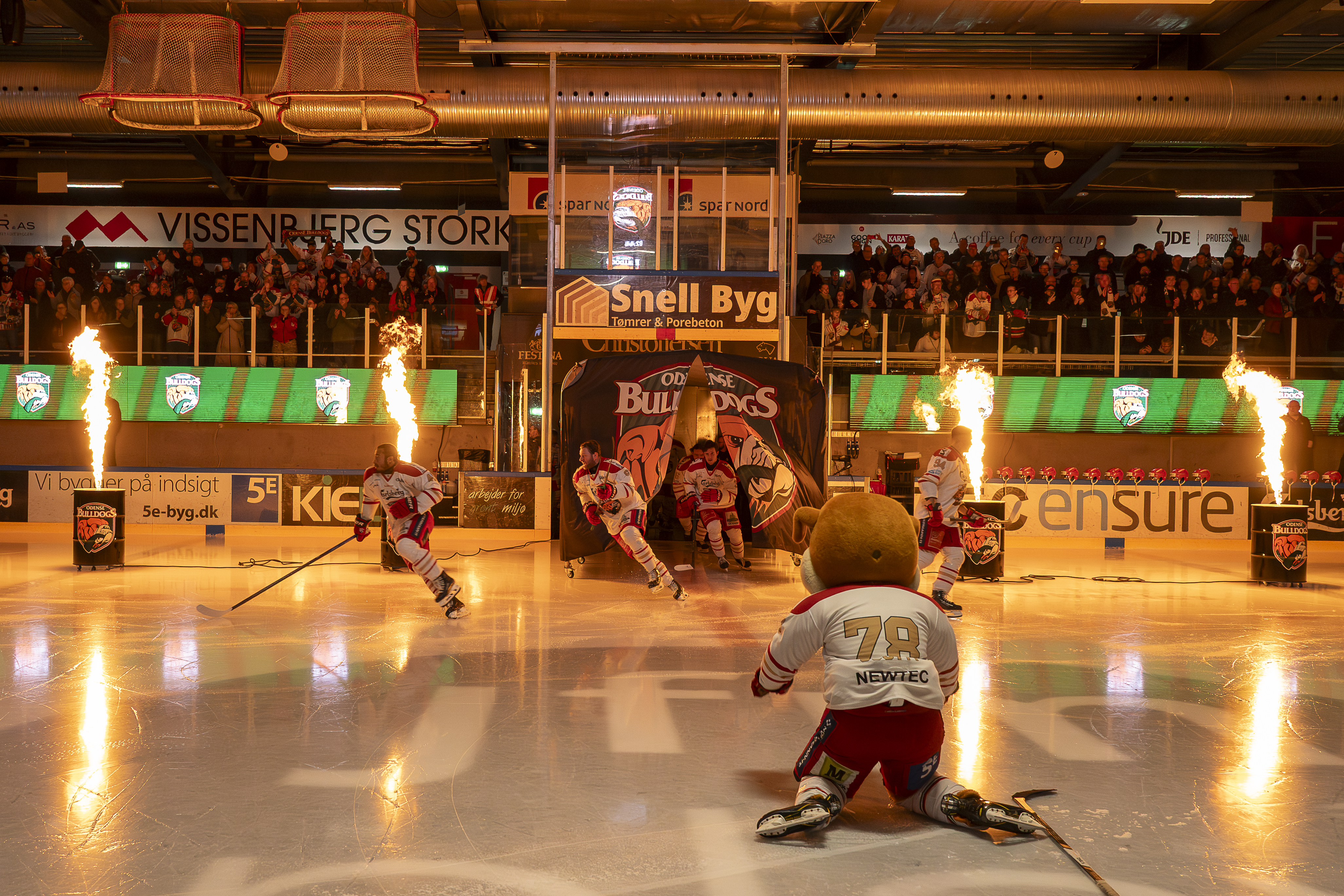 Intens stemning når Bulldogs drengene løber på isen